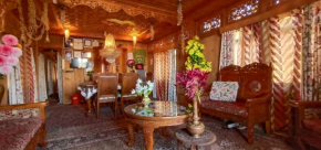 Houseboat New Suzan